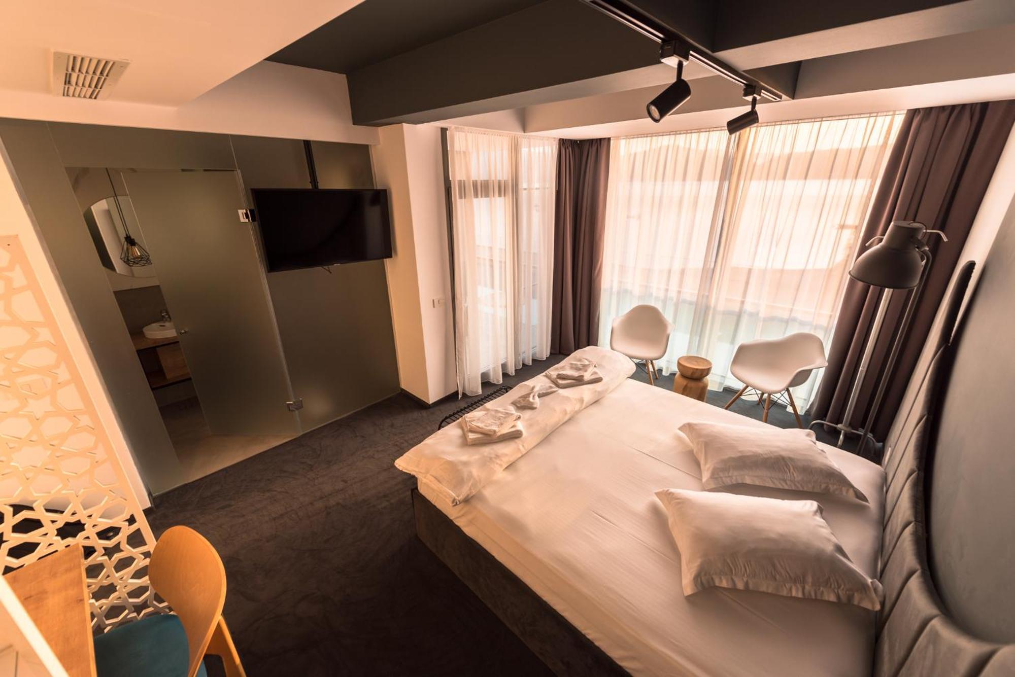 Hotel Arka Orşova Buitenkant foto
